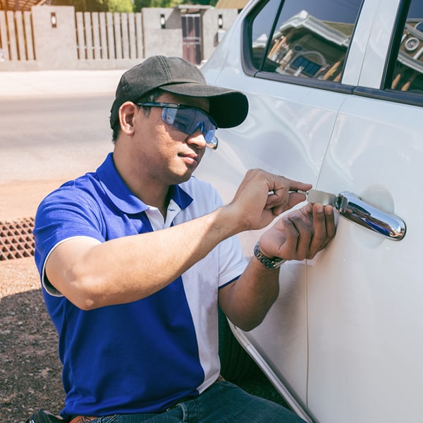 en nuestra cerrajería de autos realizamos la programación de llaves con chip